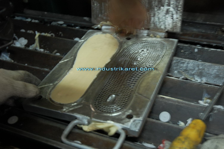 Rubber shoe sole molding/Cetakan sol sepatu